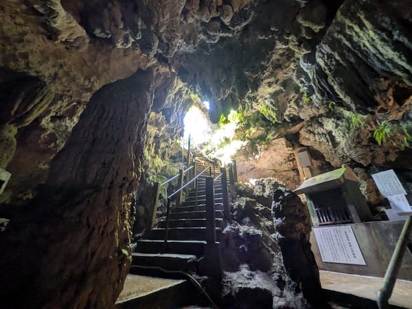 金武観音寺にある日秀洞