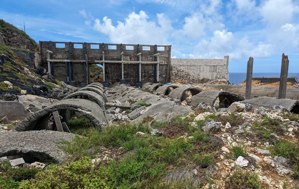 リン鉱石貯蔵庫跡（北大東島）