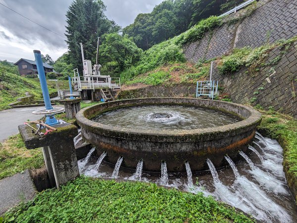 うそのくち円形分水