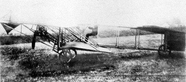 日野大尉が開発した日野式飛行機