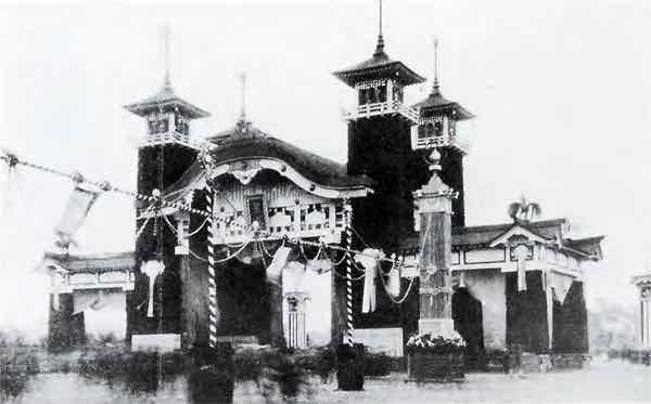 東京都馬場先門の凱旋門（『目で見る千代田の歴史』）