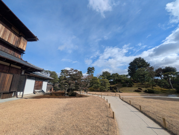 明治天皇が自ら指示して作った、簡素すぎる庭（二条城の本丸庭園）