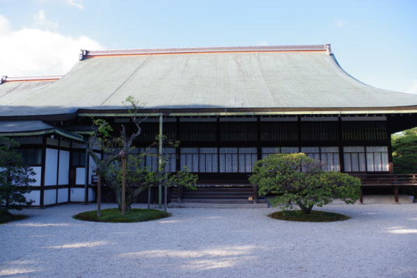 京都大宮御所御常御殿（天皇の住居）と南庭