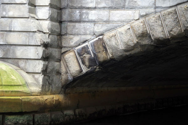 日本橋に残された関東大震災の跡