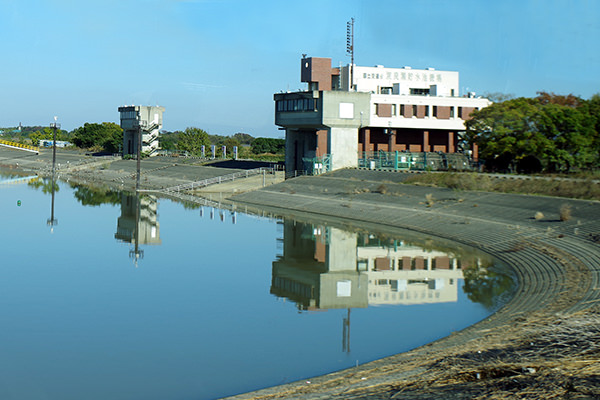 渡良瀬遊水地の貯水池機場