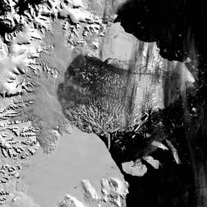 南極半島の「ラーセンB」棚氷が崩壊