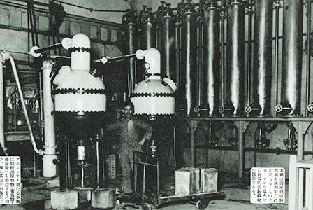 理研酒の製造・アルコール濾過器と真空蒸発罐