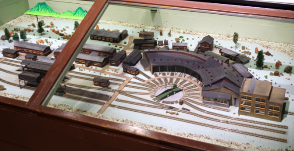 新潟県新津市の転車台（新潟市新津鉄道資料館）