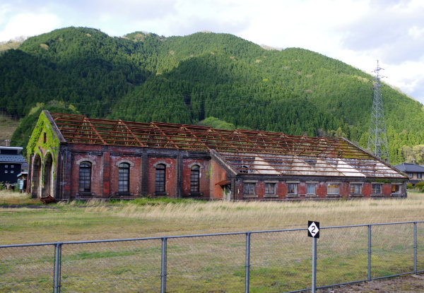 兵庫県和田山駅のレンガ製「矩形車庫」