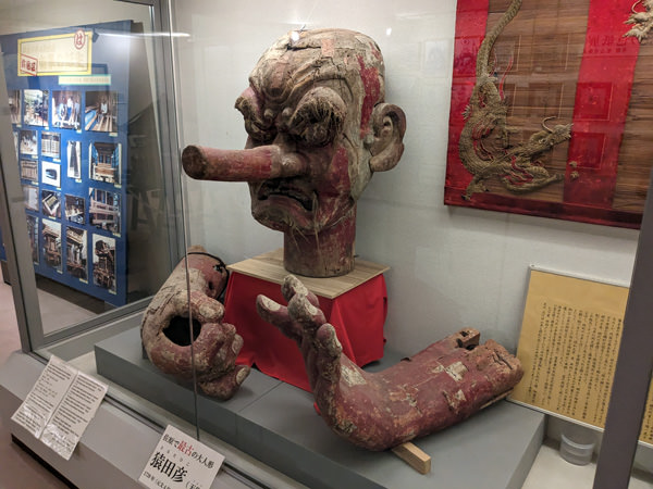 巨人として描かれることも多い、道開きの神・猿田彦（千葉県・水郷佐原山車会館）