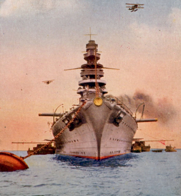 正面から見た戦艦「陸奥」