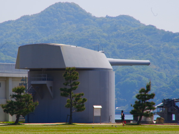 旧海軍兵学校に展示されている「陸奥」主砲旧第4砲塔