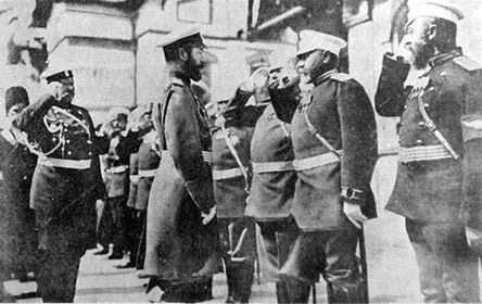 日露戦争で出征司令官を激励するロシア皇帝ニコライ2世
