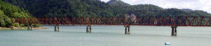 シューパロ湖にかかる大夕張森林鉄道の「三弦橋」