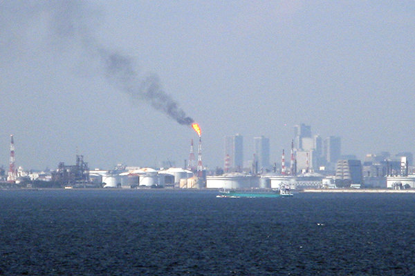 東京湾の石油