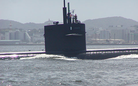 浦賀水道を行くアメリカの潜水艦