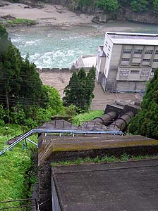 上から見た水力発電所