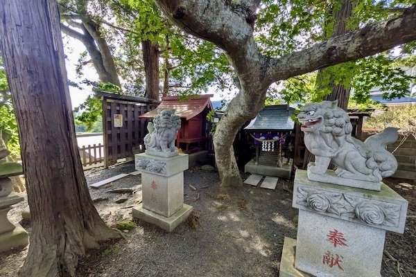 「座敷わらし」が祀られている亀麿神社